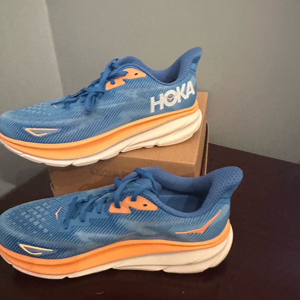 Hoka One One Clifton 9 Men’s Shoe.  Blue and Orange Size 13D